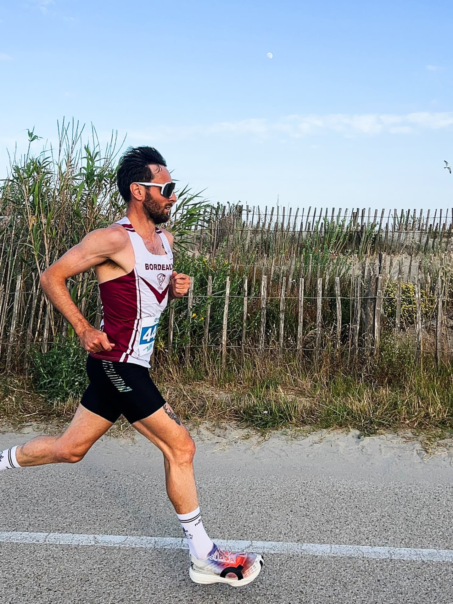 Victoire sur le 10k la Cettoise by @ussa_sete et record de l'épreuve en 30'34 🥇.
Vite esseulé et conditions un peu compliquées 🌬🌡 pour valider l'objectif chrono mais gros kiff de courir en bord de mer 🏖.
Place à quelques bons moments en famille 😎.
📸 @amandine_cals | @liisa_qrt
@runfinity_
@top4running.fr
@bordeaux_athle
#10k #running #cettoise #top4running #runformore #runfinity #preworkout #stadebordelais