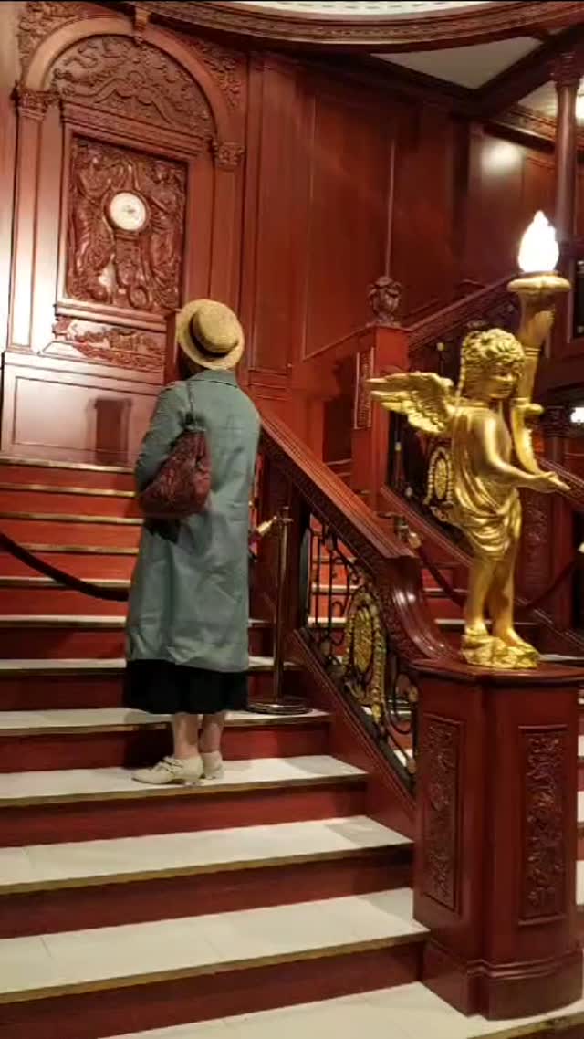 Yesterday I had the most marvellous time at the @titanic_ausstellung in Ludwigsburg with the lovely @christina_heartmill, who made this reel of me at the famous grand staircase - thanks so much for that and your great company! As you know, I'm usually at home in the 1920s, so recreating an Edwardian look for this exhibition was quite a task for me! I took only pieces that I already had at home, most of them are reproductions or modern items that have kind of an Edwardian touch.
I was surprised to realize that the coat I wear from @laviedelight - which is actually 1920s style, goes also very well with an Edwardian look 😉
And I was very happy to finally show off my true vintage gobelin handbag from 1911, love this piece!
I can highly recommend this Titanic exhibition, lovers of the history and the movie will both find a lot to admire for sure!
#titanic #titanicexhibition #1910s #edwardian #1912 #titanic1912 #historical #historicalplace #history #whitestarline #steamship #20thcentury #vintage #memories #1900s #luxurylinens #gibsongirl #titanic1997 #jamescameron #strawhats #strawhat #boaterhat #canotier #historicalclothing #vintagefashion #makeitcount #gobelin #titanicfan #titanicfilm