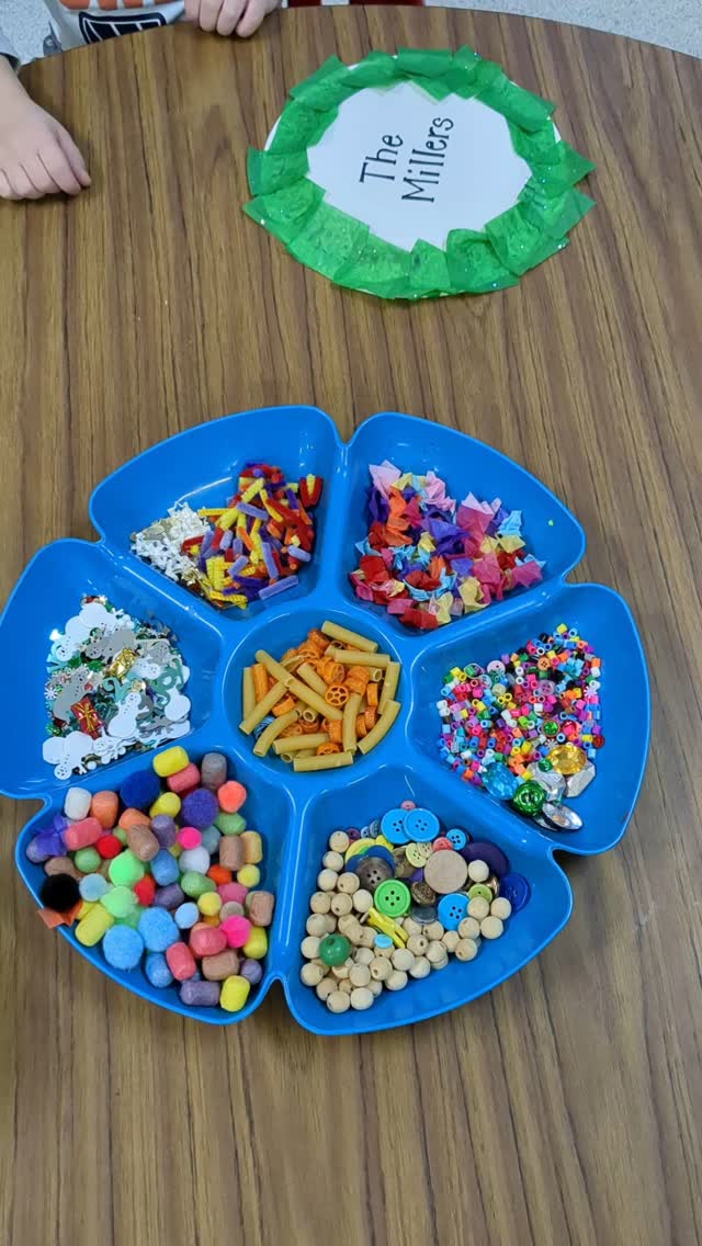 Our Special Stay Day Plus Event included decorating family wreaths! #preschoolcrafts #christmascheer #veritasatelmwood