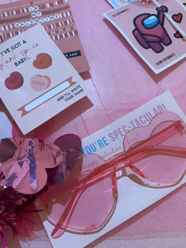 New Valentines have hit the site! So many fun ideas for you to share with your loved ones and friends!
Head over to the shop to get your digital download and print at home.
#valentinesday #valentinescards #randellnicoledesigns #grapgicdesign #printdesign #graphicdesigner