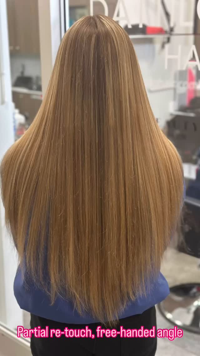 Partial hi- lite re-touch, free-handed angling#hittorihanzoshears #swartzkopfprofessional #blondemeschwarzkopf #redkenshadeseq #goldwellapprovedus #branfordct #branfordsalonsuites #branfordsalons #modersalonmagazine #alluremagazine