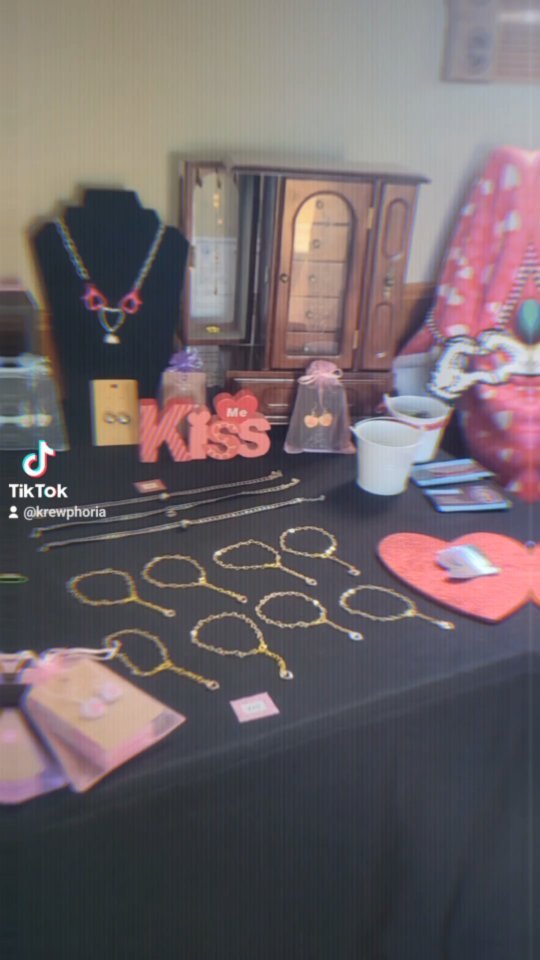 Day 2 of our Hearts & Crafts Fair today from 10am-2pm! 💕