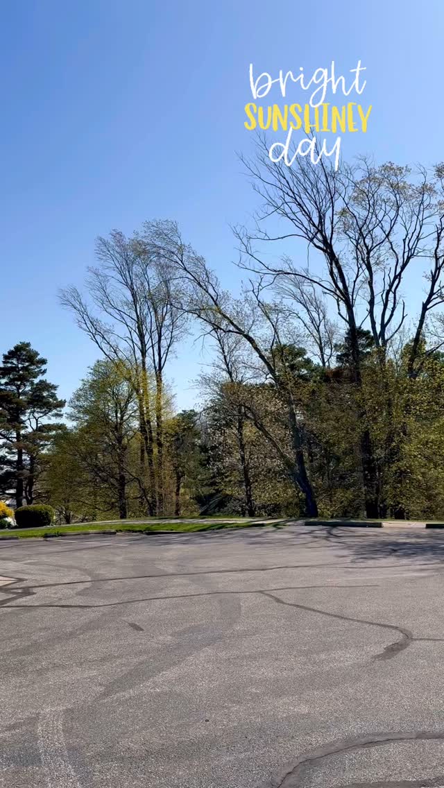 It’s a beautiful day to be out and about in Conneaut! ☀️
#visitconneautohio #lakeerie #conneautohio #beautifulday #sunshineyday #townshippark