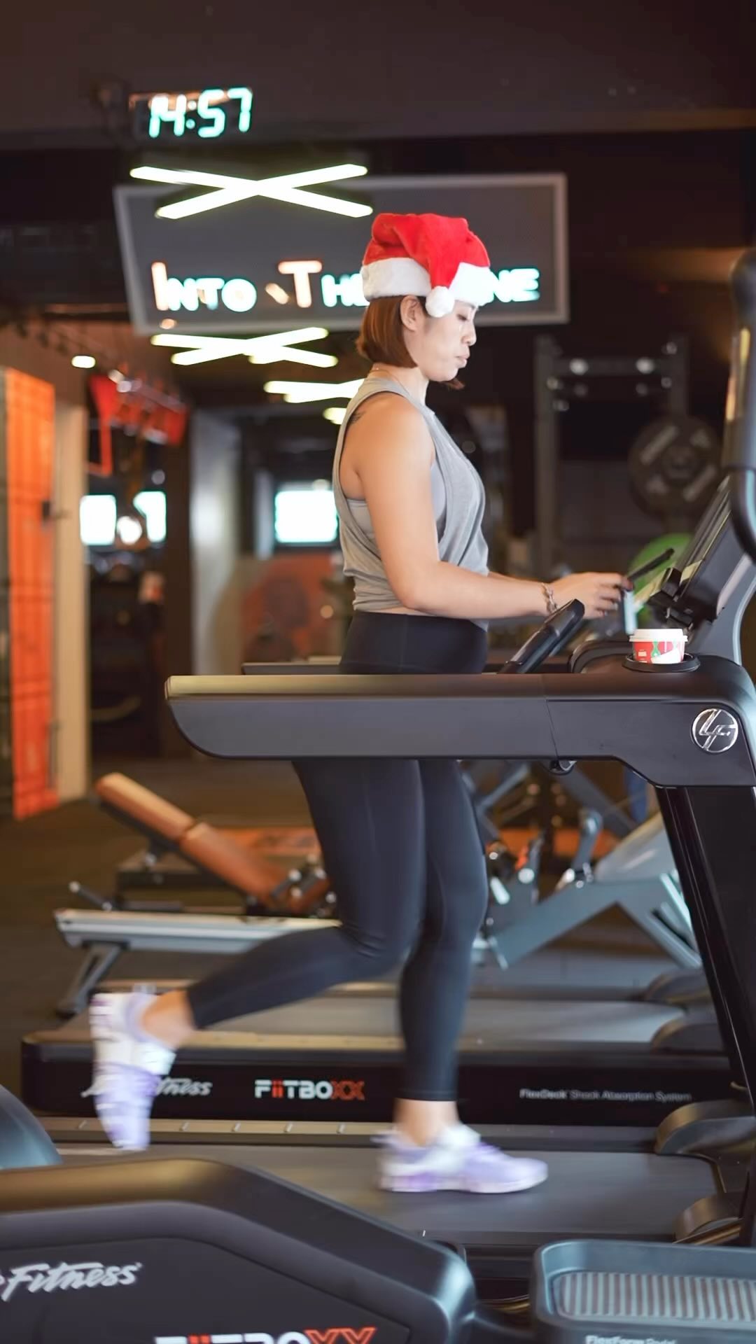 It‘s time to get into the holiday spirit with a festive workout.