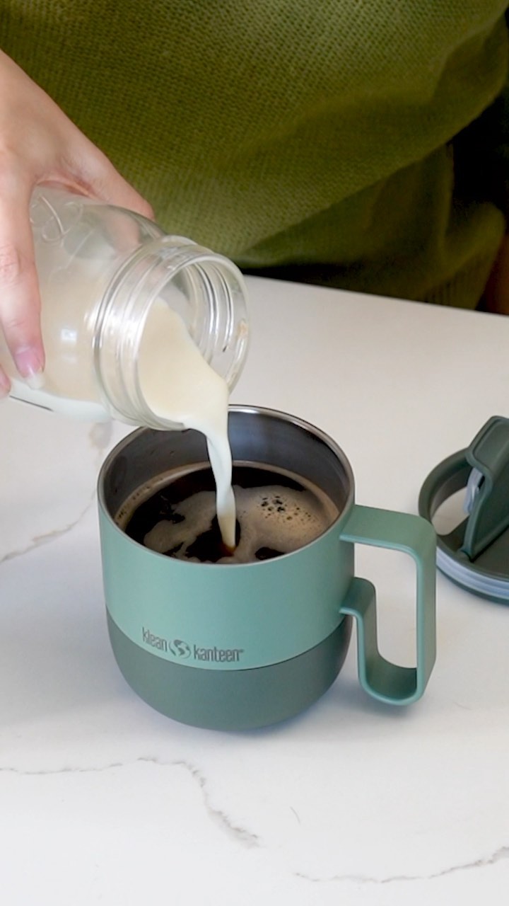 ✨Rise Mug 414ml m. Flip Lid✨
Kaffe- och tedrickarnas nya bästa vän ☕️?
.
.
.
.
#KleanKanteen #BringYourOwn #TheBetterBottle #StayHydrated #OnePercentForThePlanet #climateneutral #CertifiedClimateNeutral #BeClimateNeutral#trulyklean #carbonneutral #sustainable #stainlessteel #stainlessteelwaterbottle #zerowaste #waterbottle #fortheplanet #greenalternatives #KleanKanteenScandinavia #AtNordicEnvoy #riseandshine #riseandgrind #risedrinkware #kaffe #te #coffee #coffeetime #tea #teatime