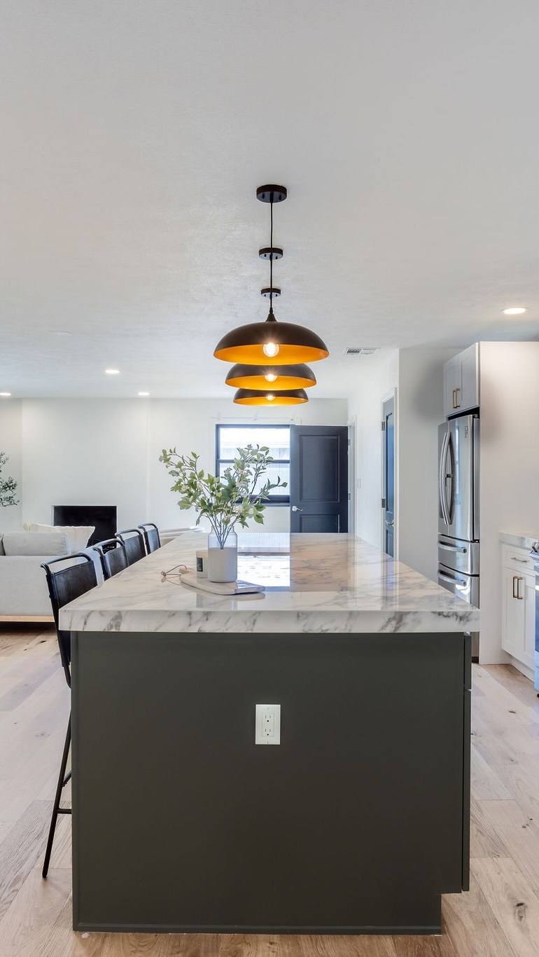 Hellooo open concept living! 🤩 what do you think of this transformation?! Let me know in the comments!
#kitchendesign #kitchenremodel #kitchendecor #kitchenrenovation #kitchenisland #twotonekitchen #interiordesign #interiordesigner #denverdesign #flip #fliporflop #investmentproperty #realestate #denverrealestate #denverdesigner #denverrealtor