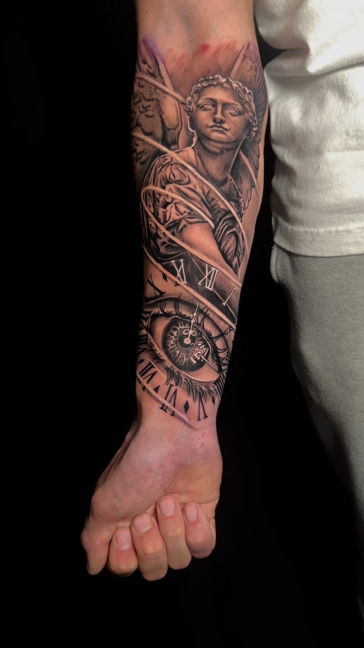 Black and Grey Forearm by Rich.
Message us for booking and information ⬇️
? 07879895656
#tattoo #tattooartist #tattooideas #tattooart #tattoo2me #tattoostyle #tattoostyle #tattoosleeve #besttattoos #tattooblackandgrey #blackandgreytattoo #realistictattoo #coventry #coventrytattoo