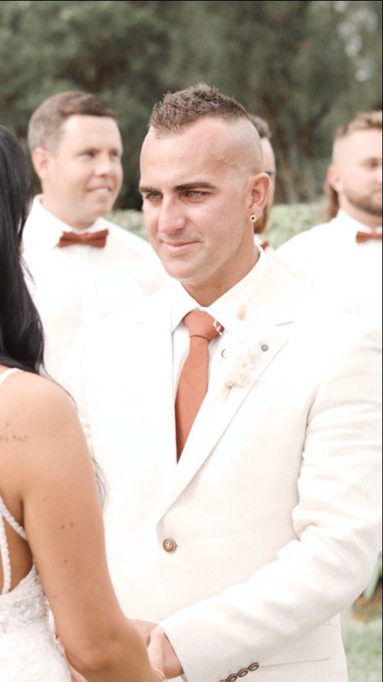 I think we all burst into tears when we saw Tyler's reaction to seeing his beautiful bride Caitlyn walk down the aisle 😍🥺😭
Location @raffertysresort
Photography @lunawildephotography
Hair @emilylou_hair
MUA @kaylacliffordmua
#wedding #bride #groom #firstlook #weddingvideography #weddingfilm #newcastlewedding #huntervalleywedding #lakemaquarie #raffertysresort #weddingvideo #videography