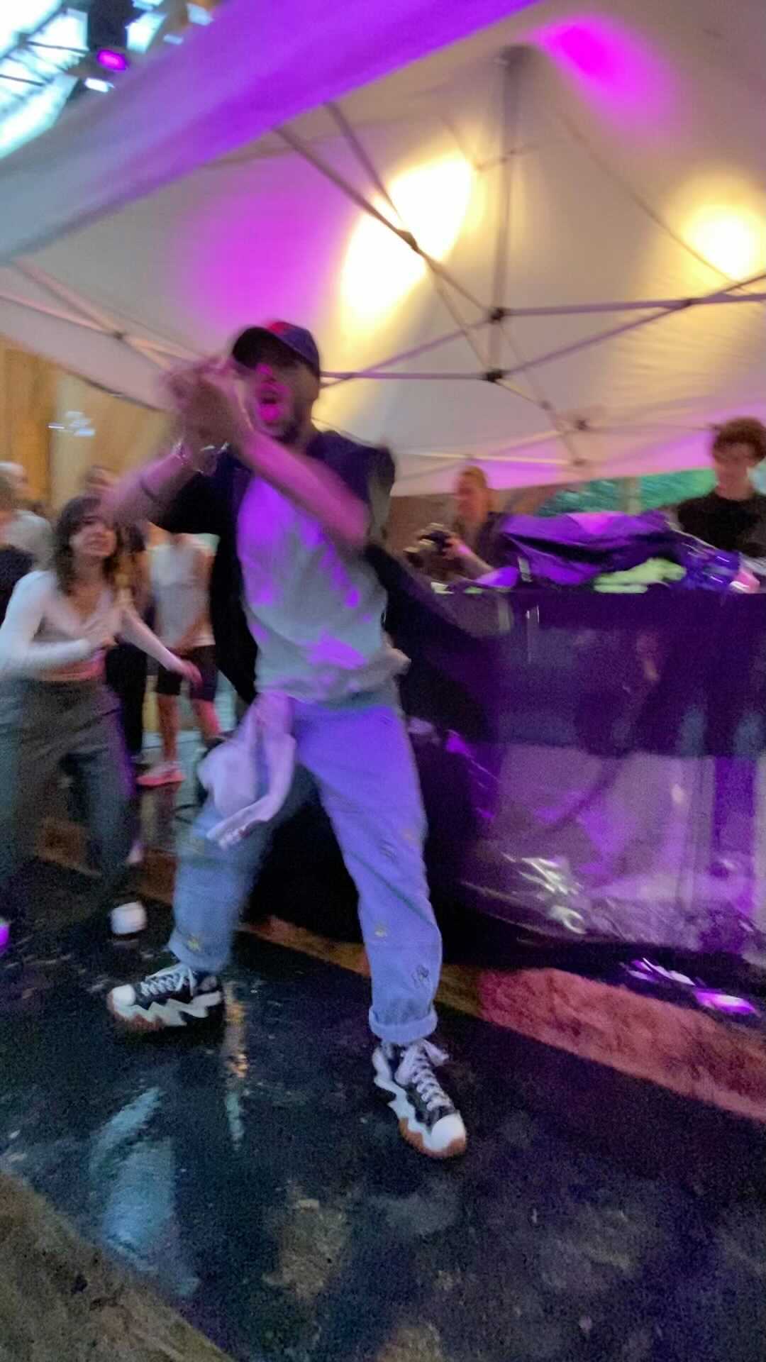 FREESTYLE RAVING SESSION
@adrienvexus @_hflow @le_mino_ @ainhoa.otero @_alicelemonnier @malboneige @marielvnz @thea__x23 @filfrvp 💿 @nikit.music