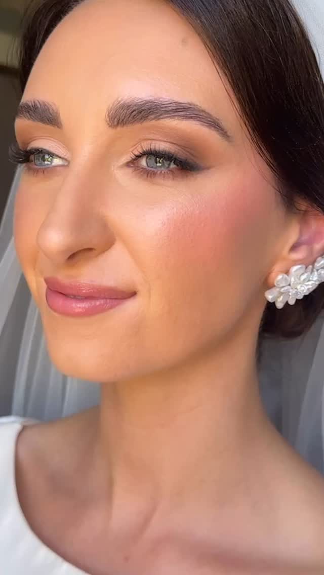 N I C O L A
A stunning morning spent with Nicola, her fabulous family & friends at the @themaryborough 🥂
Elegant, timeless & absolute beauty inside and out ✨
Hair @polkadotdreamingweddings 💕
#irishmakeupartist #bridalmakeup #irishbridalmakeupartist #irishweddingsuppliers