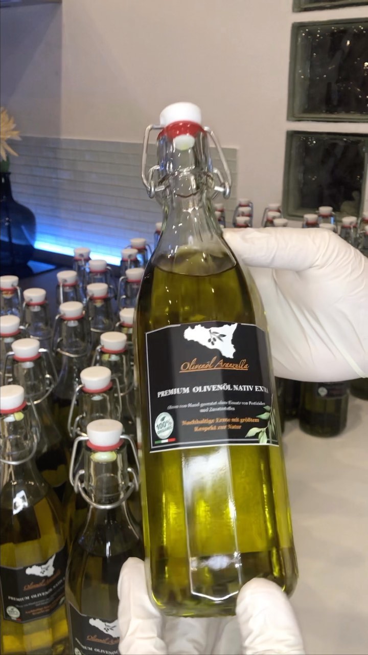 Echtes und natürliches Olivenöl
www.olivenoelaranzulla.de
#olivenöl #nativesolivenölextra #bioprodukt#italienischesolivenöl #olivenölmitbrot #inolivenöldippen #nachhaltig #frühstückmitolivenöl #olivenölextravergine #bioolivenöl#naturprodukt#natürlich#gesund#filippoaranzulla#plantage#oekologisch#olivenölaranzulla