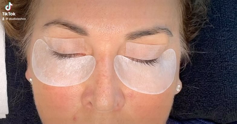 lash lift and tint in 20 seconds
#timelapsestyle #bookyourappointments #liftedlashes #hblashes #licensedandcertified #lashandbrowtech #beautythings #lashlift&tint #lasts6-8weeks