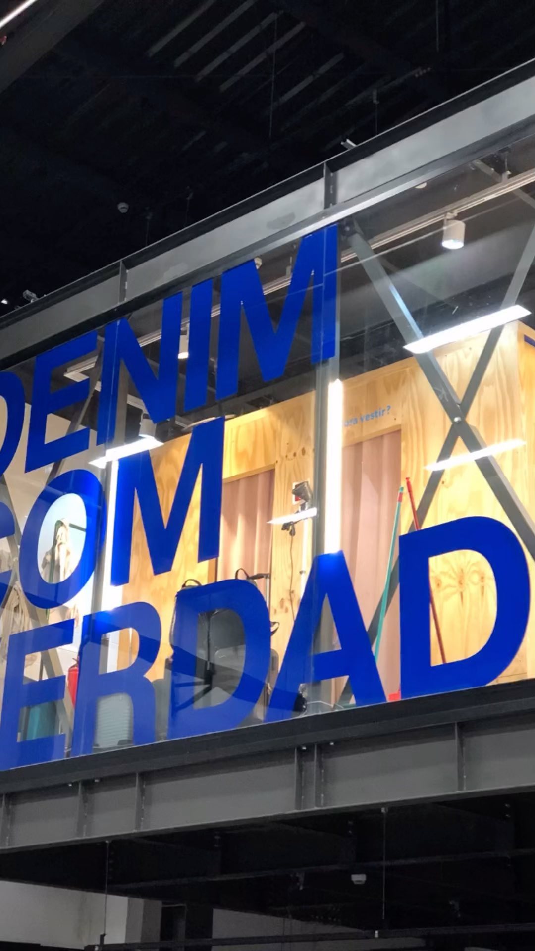 Semana de lançamentos @denimcity.sp, muitas novidades, tendências e muito, muitoooo jeans ?
#desconstruirparaconstruir
#pov
#sustentabilidade