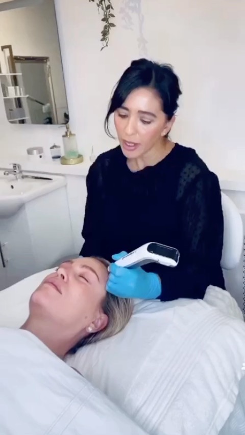 Since the word go, we have grown our client base from the simple, old fashioned word of mouth. Client recommendations and referrals majority of the time and I really can say I’ve done near to nothing in the way of advertising ?. I really am grateful to all of my clients, the existing that have been trusting me with their skin from day one to the brand new ones coming through the door each week. Of course we talk a lot about all things skin and ageing amongst many more varied subjects ? but I do love the chats!
“The out of sync voice over definitely needs practice “?
#clientappreciation??? #clientchats #advancedskincare#facialist#passionateaboutskin#oceanskinclinicgalway?