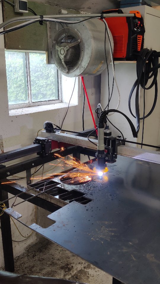 Cutting out some parts for a spare wheel carrier that will be mounted to a 4x4 Sprinter van
#cncplasma #mercedesbenz #t1nsprinter #4x4sprinter
