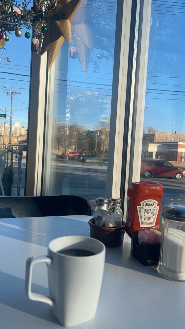 Your favorite coffee blends from @risingstarcoffee at Dinerbar. Take a sip and enjoy your slow morning…
#dinerbar #coffee #morning #breakfast #slowmorning #sun #winter #lakewood