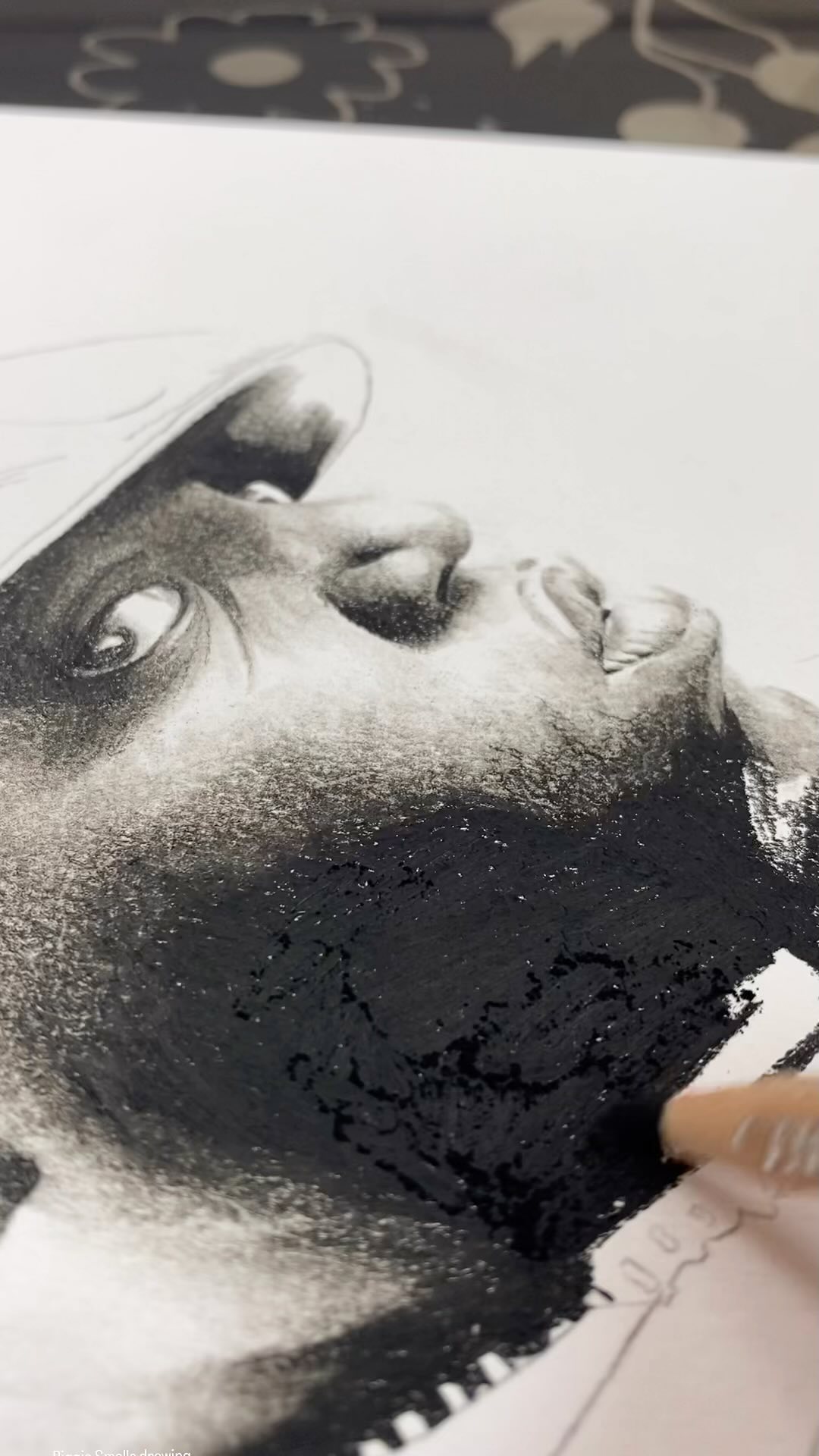 Charcoal drawing of Biggie Smalls. Love this mix as well… blowing up.
Charcoal on A3 paper.
#charcoaldrawing #originalartwork #biggiesmalls #hiphopartwork #sketch #drawing