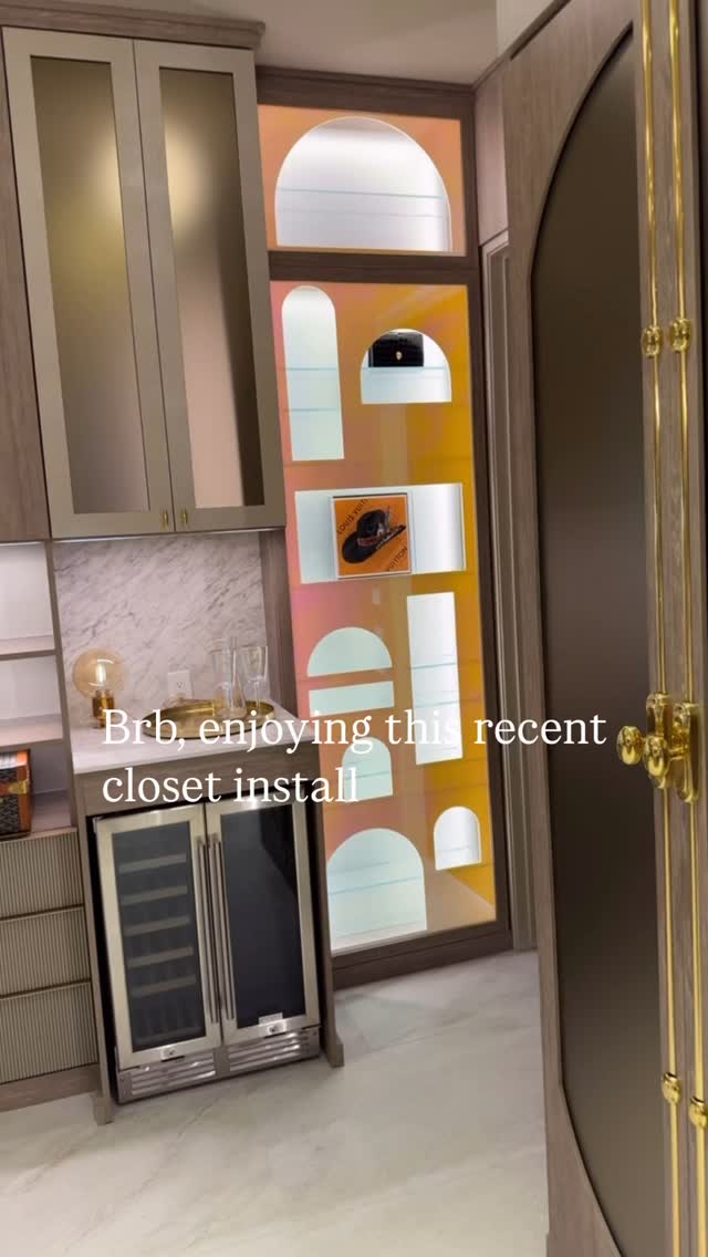 Closets like this don’t happen by accident they’re a labor of love and take a village to bring to life.
This luxury build features some seriously elevated design moments: custom oval doors, an iridescent display cutout, deco drawer fronts, and a curated mix of materials to create depth and drama.
From leather wrapped doors to standout hardware to mirrored backings…every texture was chosen to pop. High function meets high design 🫶🏻
#LuxuryClosetDesign #CustomHomesDallas #InteriorDesignCommunity #HighEndResidential
#InteriorInspo #ClosetGoals #DesignDetailsMatter