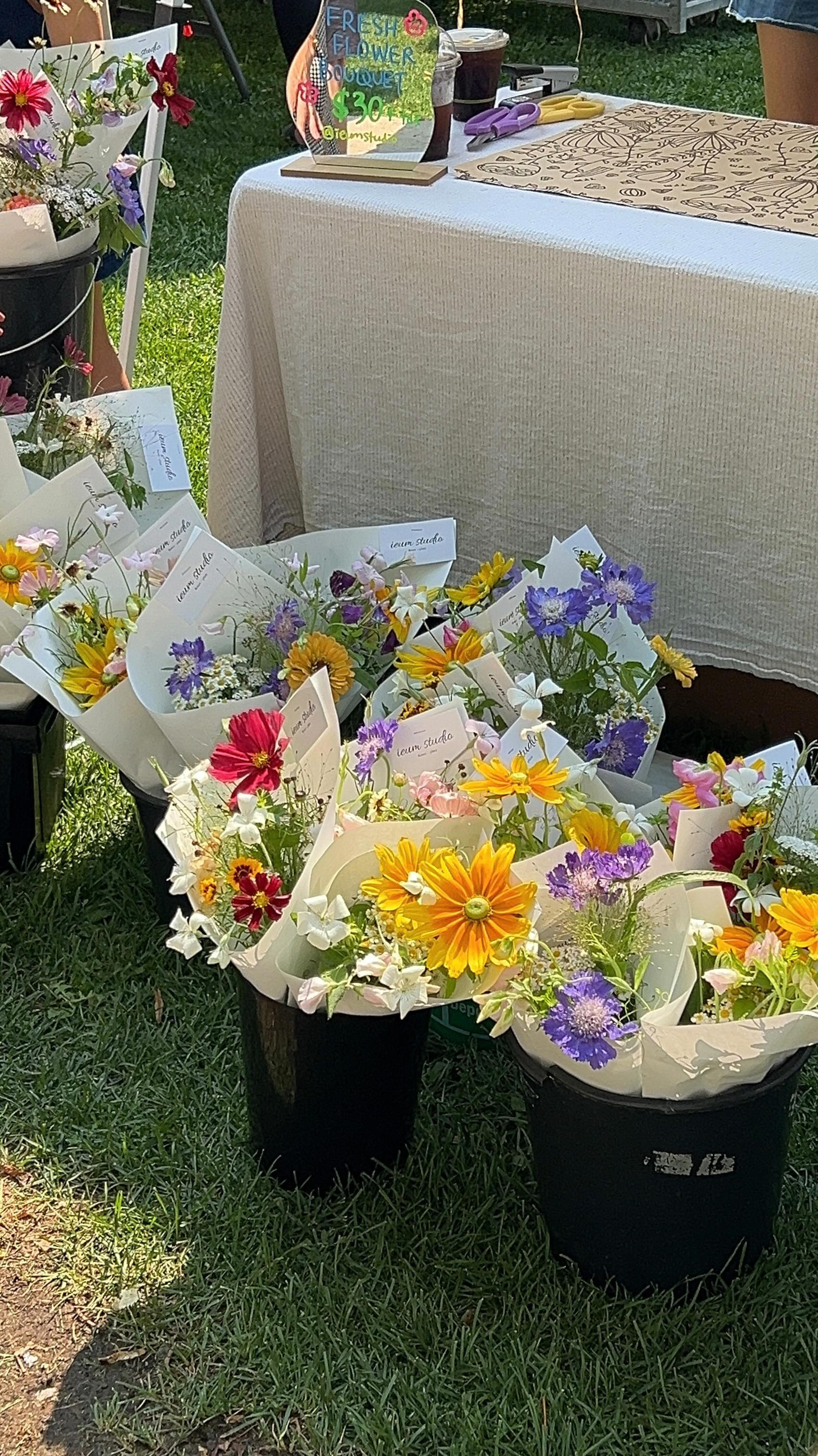 Just two girls and their @bangbang_icecream 🙂↕️