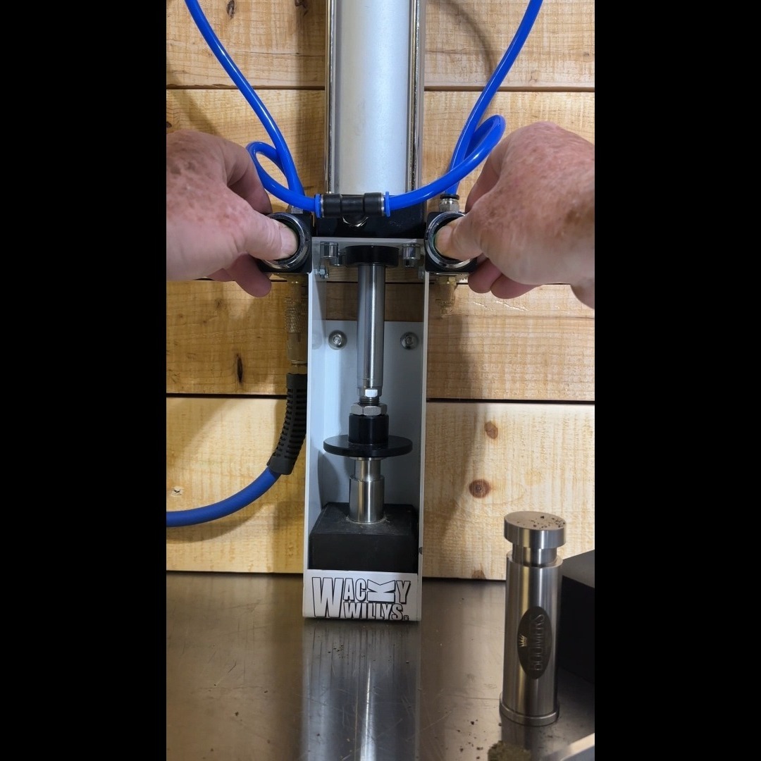 Discover the new Wacky Jack Press – | Create Perfect wafers or bricks with ease
This press eliminates the need for hammers and bench vise , offering a convenient and efficient solution for crafting your own neat hash disks, and you can also add 3d stamps to the press if needed
You can use your own mold and press it out with the Wacky Jack Press especially for filling rosin bags