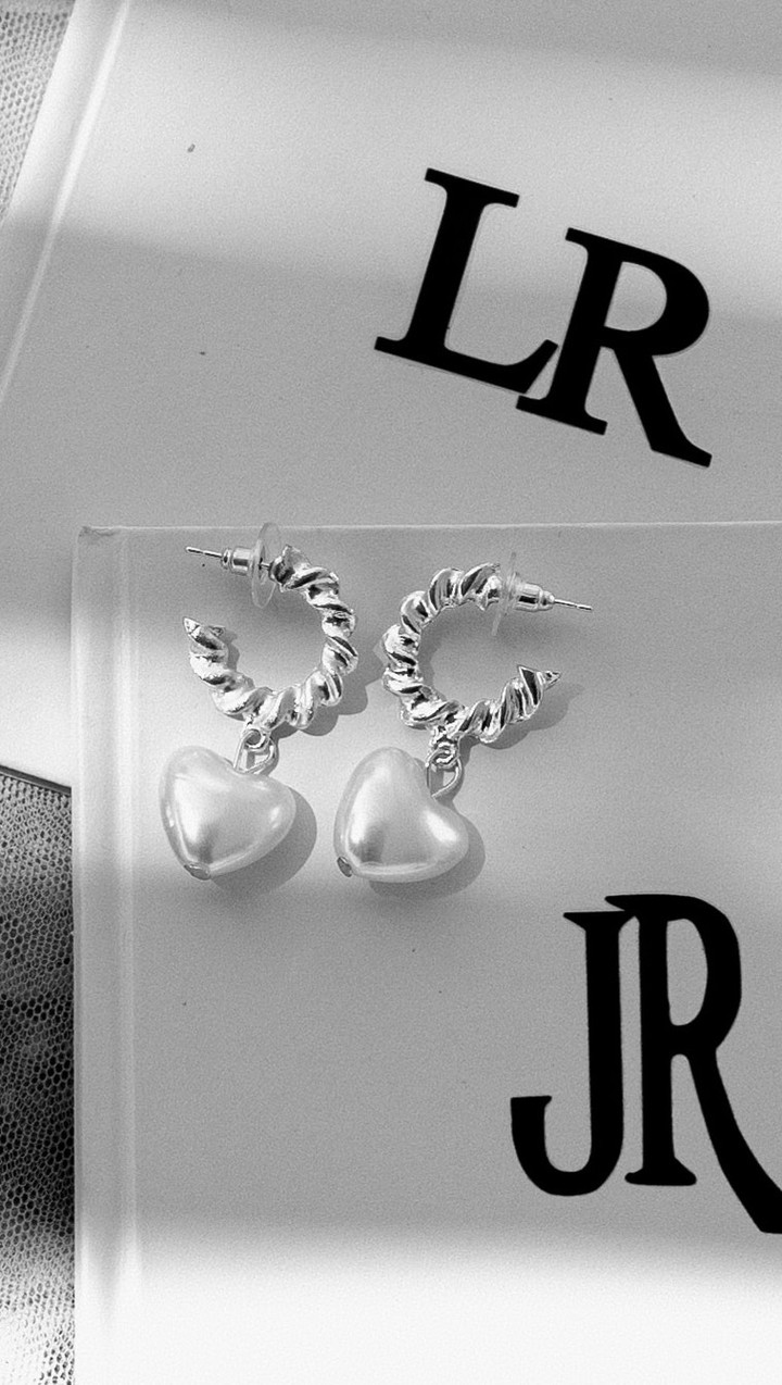 takes me back to the good ol days and feeling of nostalgia. ✨
#35mmfilm #ilovefilm #filmisalive #filmweddingphotographer