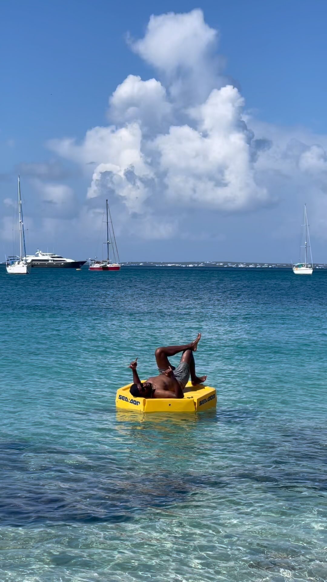 All we need is …. FARNIENTE #stmartin ☀️
#caribbean #travel #discoverearth #discoverglobe #vacations #travelgram #traveling #discoversaintmartin #bestdestinations #reels #tasteintravel #bestvacations #tropical #paradise #sea #sun #relax #enjoy #timetravel #pinelisland