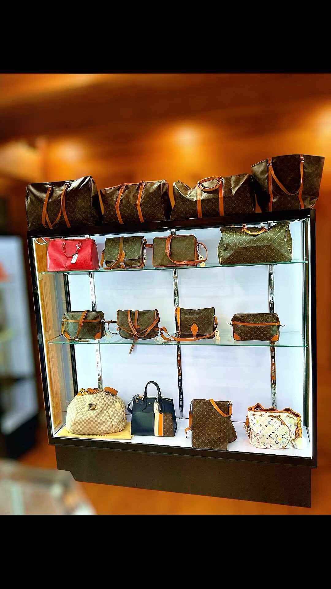 Here is a peak of some of our Louis Vuitton that we just got in! There are still a couple more to come. They will also soon be on our website with extra photos so keep an eye out! #RandFpawn #pawnshop #designerhandbags #LouisVuitton
