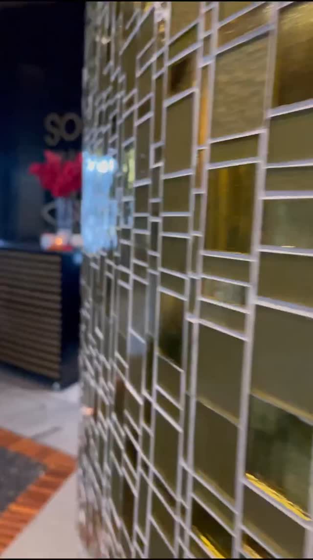Desconéctate del mundo y regálate un momento solo para ti.
En Sona Spa, cada detalle está pensado para renovarte.
✨ Vive la experiencia wellness del Golden Tower.