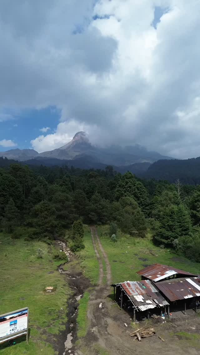 Nexcoalango nos regala una de las mejores vistas a la Iztaccíhuatl 🏔😍
¿Has estado aquí?
#Nexcoalango #México #iztaccihuatl #senderismo #montañismo #escapatemexico