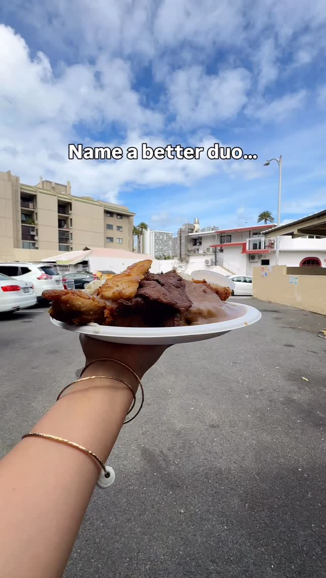 🤎💚 Mix Plate with Gravy + Green River! There are plenty of iconic duos out there, but this one hits every time 🙌
🌈 Find your top combo at Rainbow Drive-In Kapahulu, Kalihi, and Pearlridge today!
#rainbowdrivein #hawaii #hawaiifoodie #hawaiieats