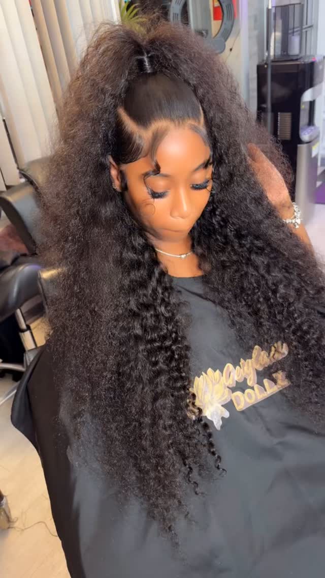 Flawless melt ✨
Our client is slaying this lace wig install to perfection! Ready for your transformation? Book your appointment now at www.getglamDollz.com 💕
#hair #explorepage #nychairstylist #beauty #hairstylist #blogger #nyc #LaceWigInstall #GetGlamDollz #FlawlessHair #GlamReady #HairGoals