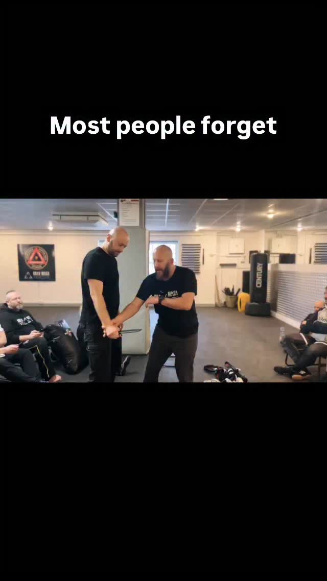 Forget the Hollywood wrist-twist. A blood-slick arm is a bar of soap—try grabbing it and you’re already leaking. Lock the attacker’s core, not his hand, or the blade keeps writing its story in your skin.
Reality > choreography
#KnifeReality #KravMagaIsrael #RonEngelman #ControlTheBody #StayOffTheX”