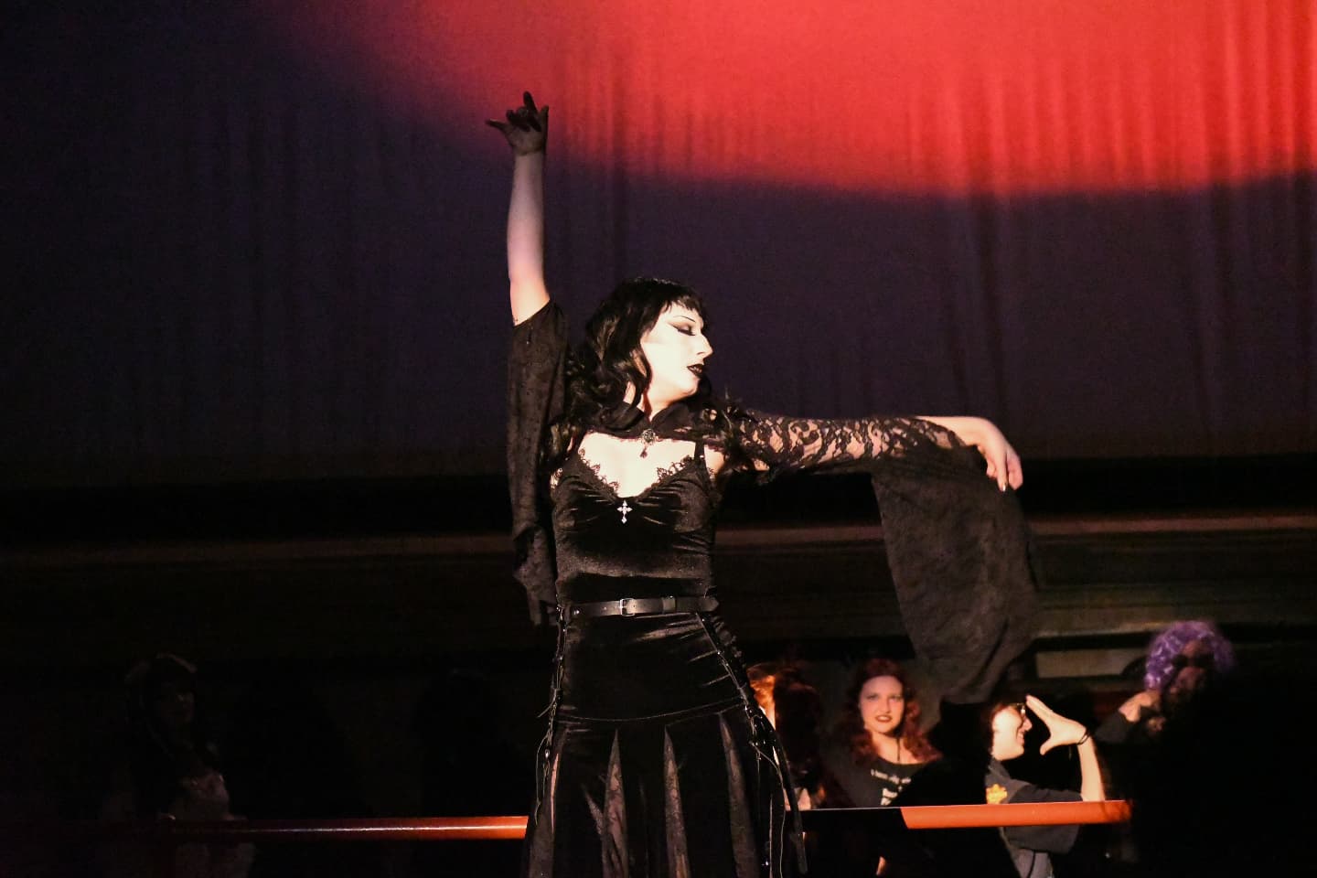 Trad Goth Trixie? You can say that again! We were thrilled for the return of one of our favorite Trixie looks this last show 🖤
#rockyhorrorpictureshow #rockyhorrormke #rockyhorror #rhps #rockyhorrorshadowcast #sensualdaydreamssaturday #sensualdaydreams #sensualdaydreamscast #shadowcast #mke #mkefilm #milwaukee #orientaltheatre #goth #tradgoth