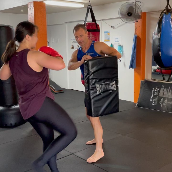 Kickboxing @tfmcairns learn how to punch & kick the correctly. Boost your #metabolism, increase your fitness and #exercisetechnique #funfitness #learn #boxing #fatloss #motivation #fitnessclass #cairns