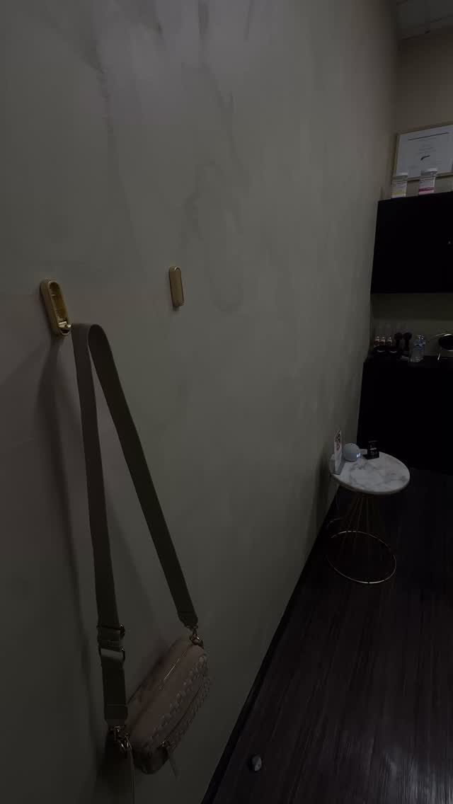 little studio update✨
Loving my space. Still waiting on a cpl final touches but feeling so happy and im beyond excited to welcome you into my serene sanctuary and create the ultimate beauty experience🪴🧖♀️
#licensedandcertified #newlocation #solasalon #beautystudio #relaxation #renewal #cypressesthetics #selfcareroutine #spavibes #cypressfacials #cypresslashes #cypressbrows