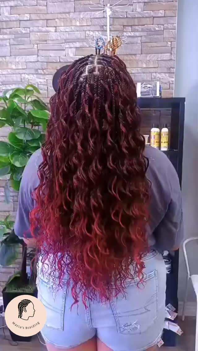 Such amazing braids to end off our week!
#mariasbraiding #braids #knotlessbraids #bohobraids