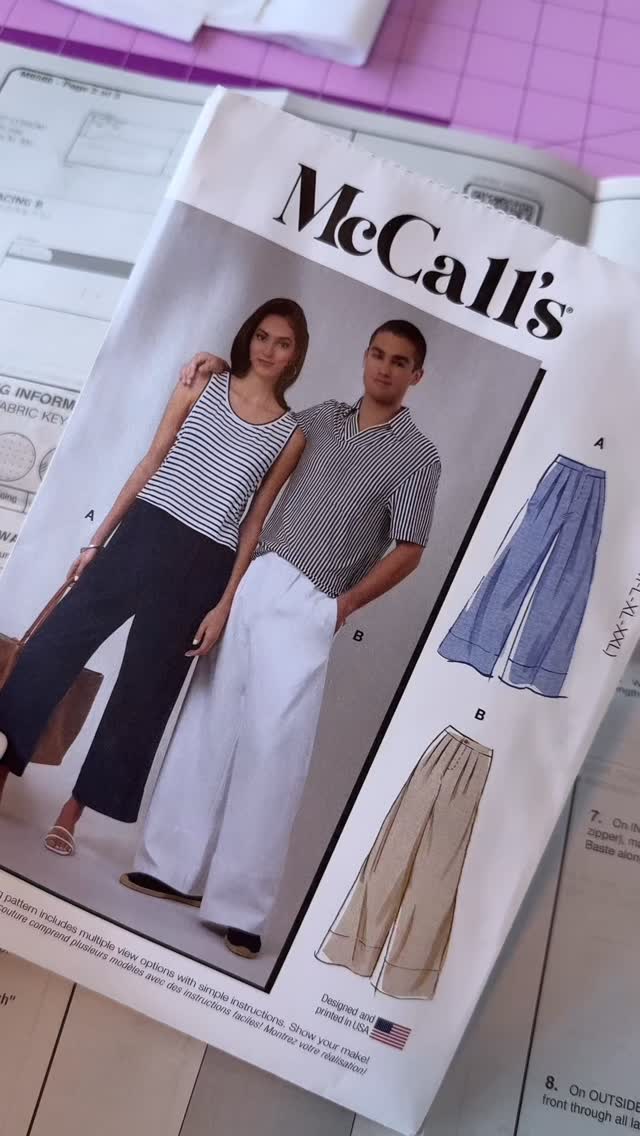 This McCall #8588 unisex pants pattern is so good! I did the cropped version with wide hem in this linen striped fabric I have had in my stash for years! Learn to sew clothes that fit with @sewitacademy 🥰 I have a bit of this fabric left so I may be able to squeeze out a vest. We will see! Happy Thursday Darlings! #sewing #pleatedpants #linen