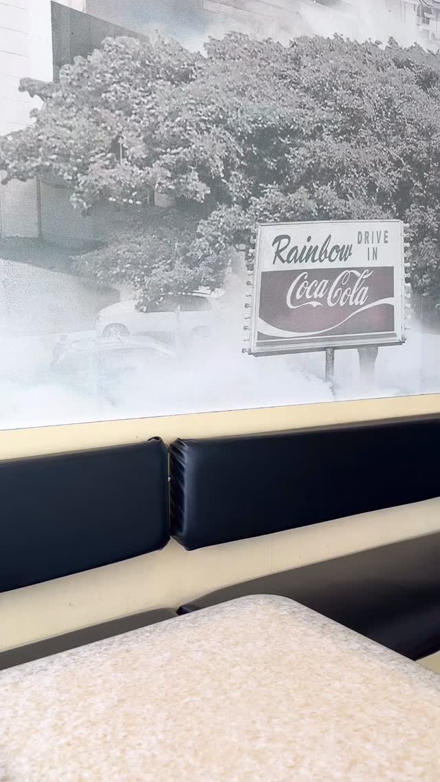 Currently in a committed relationship with this Boneless Chicken Plate 💕
🌈 Get yours at any of our three #rainbowdrivein locations!