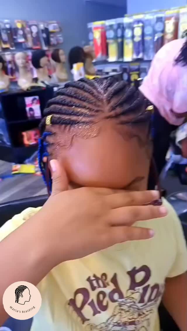 Clock it! Get hairstyles just like this at Maria’s Braiding!
#mariasbraiding #knotlessbraids #braids #affordable
