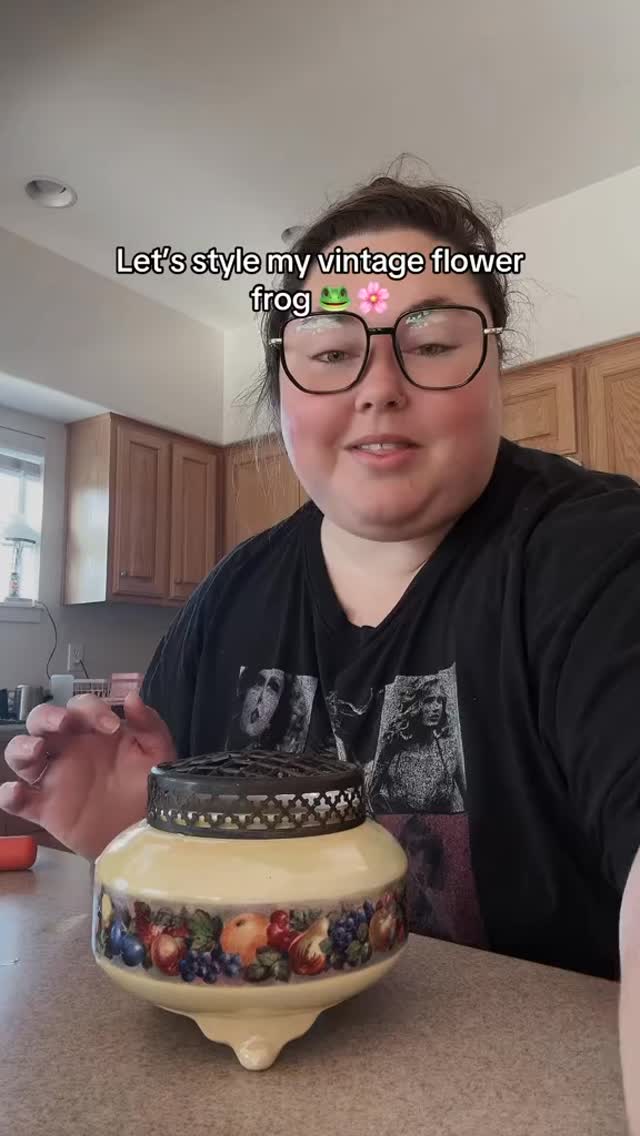 Grabbed these beautiful flowers 💐 from @a_vintage_affair_oak_harbor along with a few other treasures! Should I do a little haul?!
A flower frog has been a unicorn piece for me and I was so excited to find it at an estate sale! 💗 what do you think? #vintagefinds