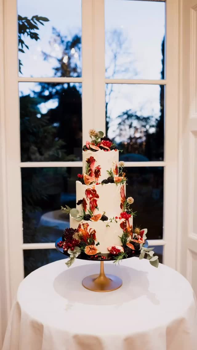 I was so happy to have been part of Helen & Derryn’s gorgeous autumn wedding day! 🍂
The rich, warm tones of the season were beautifully reflected in every detail of their celebration - from the stunning florals and the scattering of pumpkins to the gorgeous cake I had the pleasure of creating. 3 tiers of buttercream adorned with seasonal fruit and foliage, it was the perfect match for their big day.
I’m so excited for more autumn weddings ahead!
@libertypearlphotofilm
@deerparkcountryhouse
#sweetsatisfactioncakes #weddingcake #weddingcakedesign #weddingsindevon #luxuryweddingcake #deerparkcountryhouse #deerparkweddings #autumnwedding #autumnweddingcake