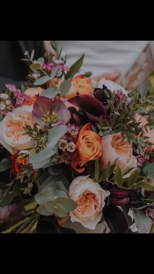 Love this time of year when the trees change colour and our weddings mirror the autumnal tones of Orange, Brown and Deep Reds,
#weddingflowers #essexflorist #weddinginspiration #weddingflorals #floraldesign #weddingdecor #weddingstyle #bridalbouquets