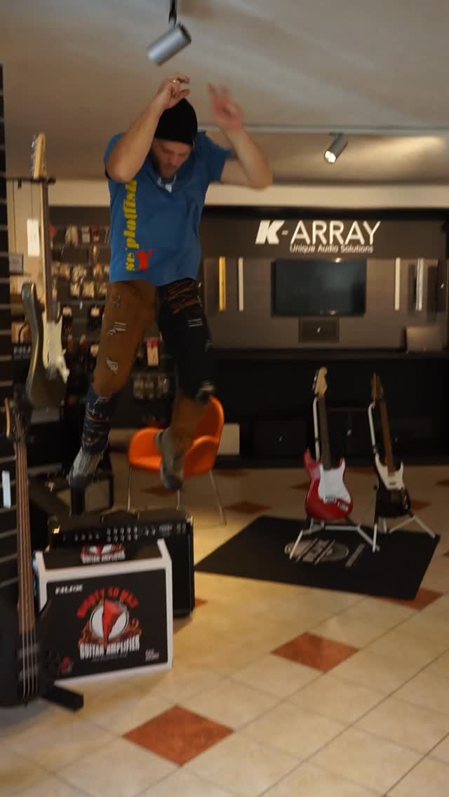 Welcher Song darf als Nächstes dran glauben? 🎸🎶
#wunschkonzert #instrumente #musicstore #musik #lennykravitz #guitar #rockandroll #pinzgauermusikhaus #zellamsee #salzburg #musikinstrumente #welovemusic