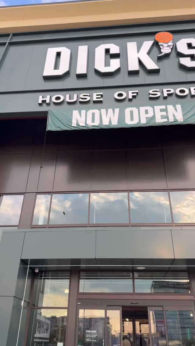 @dickshouseofsport grand opening here in Dallas was a vibe! Thank you to the DSG Foundation Team for inviting me and @igotherback , and for the $10,000 surprise donation to continue our work towards keeping girls in football.
We are honored by your generosity.
📸 by @dillow78
#gotherback #wnfc #dickssportinggoods #houseofsport