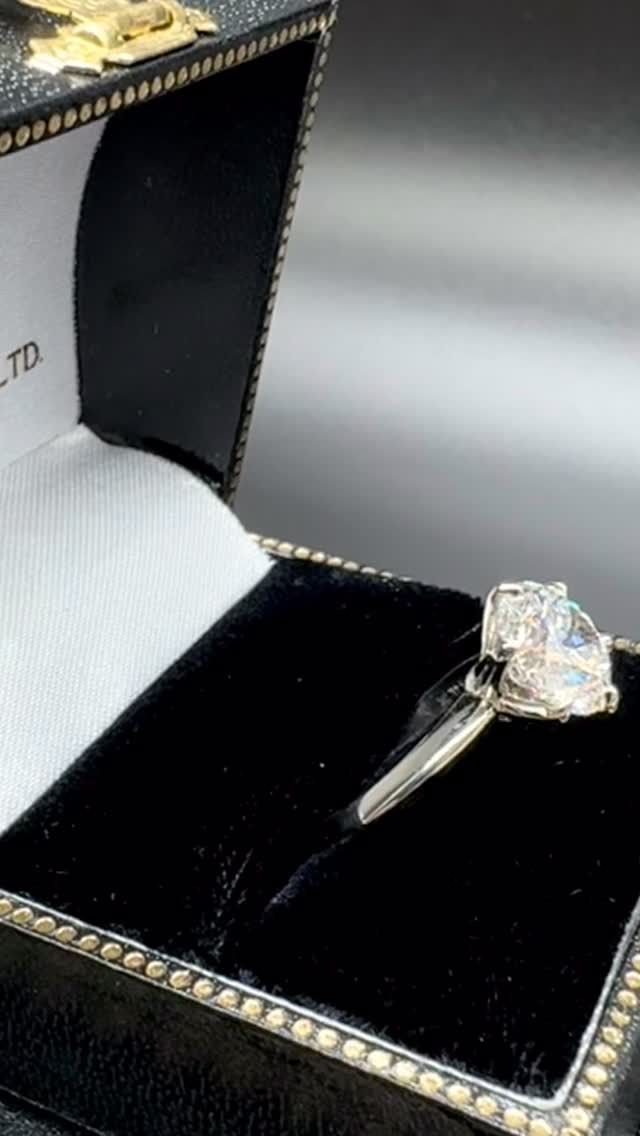 One of our larger custom orders in a brilliant cut diamond. 3.71 carat natural diamond VS1 + F colour on a Tiffany style classic six claw mount!! FRIDAY ROCKS!! 💎 ✨ ❤️ #simonimports #fridayrocks #diamond #diamonds #rings💍 #winnipegjeweller #winnipeg #rings #luxdiamonds #love #belgiandiamonddealer #loveyou #lovestory