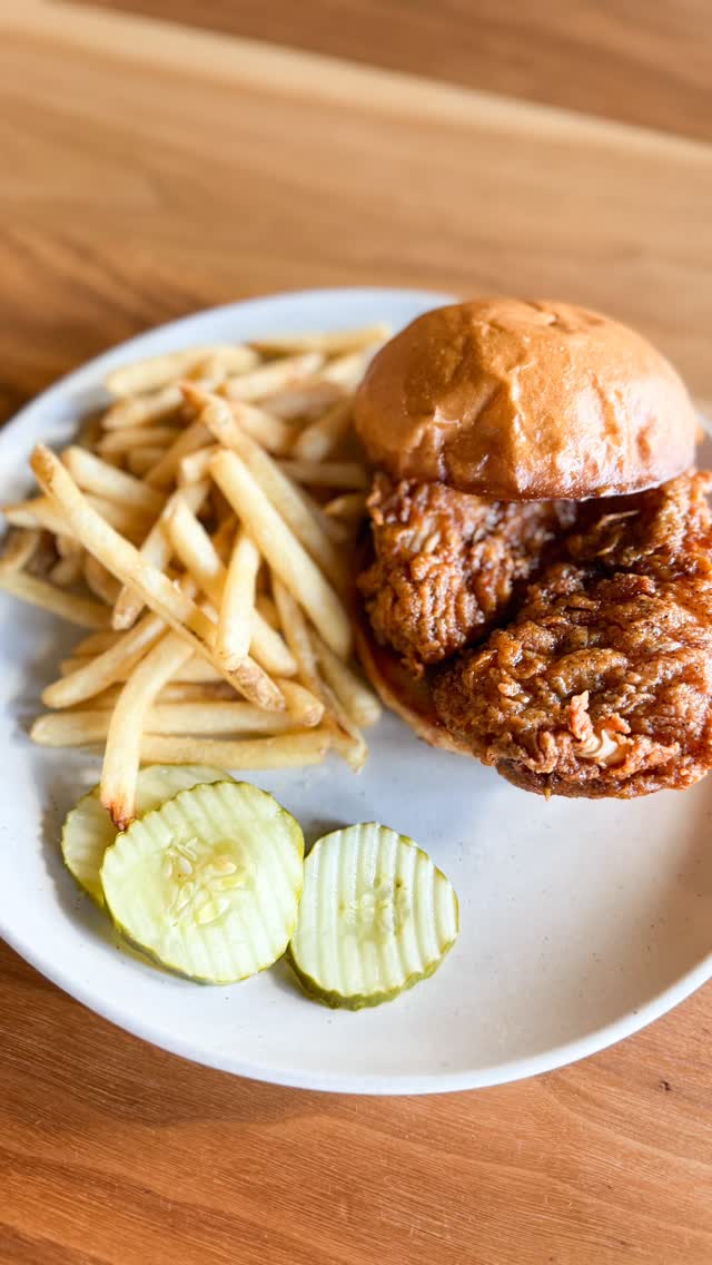 RESTAURANT WEEK IS LIVE! 🍽️
You can get allllll these dishes, all week long at participating restaurants in Downtown Castle Rock ☀️
👨🍳 A big hearty thanks to our participating restaurants and their creative chefs and staff:
@arayesgrill
@angiescastlerock
@bdelicastlerock
@bienytu.co
@theblockandbottle
@castle_cafe_castle_rock
@courtyardsocial
@dos_santos_tacos
@gluttonyandgraze
@granellispizzeriacr
@greatdivide.castlerock
@hideaway.castlerock
@playabowlscastlerockco
@scileppisosc
@sinnersandsaintsbar
@tagnotitbagl
@theofficeco._bar_and_kitchen
@wideawakeeatery
@wildblueyonderbrewing
@zabbracci
And a huge thanks to our sponsors at @castlerockford @castlerockchevygmc @castlerockcdjr 🚗
Lunch and dinner are on! 🍴 See you in #downtowncastlerock!
#castlerock #restaurantweek #denverfoodie #coloradofoodie #castlerockcolorado #crco #denverfoodscene