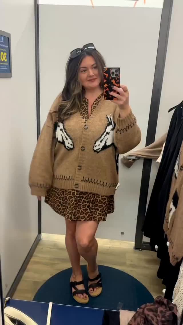 Midsize try on at Old Navy! Loving these fall pieces, particularly the horse cardigan! Plus, almost all items are on sale! What store should we do next?
Comment SHOP below to receive a DM with the link to this post on my LTK ⬇ https://liketk.it/5rr6t #ltkfindsunder100 #ltkseasonal #ltkmidsize #midsizefashion #fallfashion @oldnavy