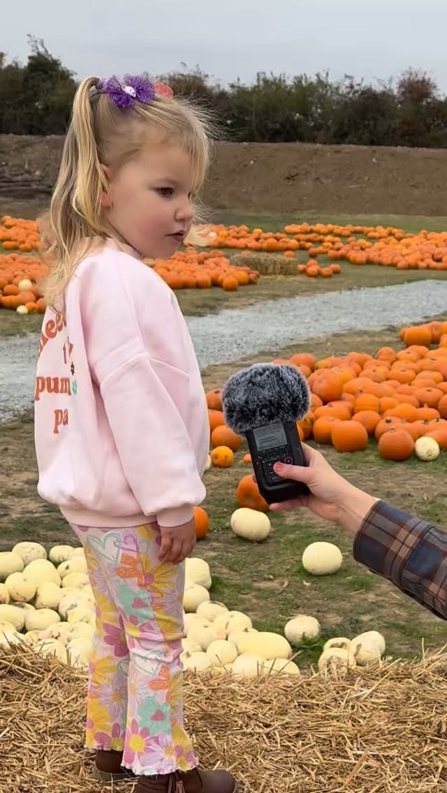 This is what it’s all about 🎃 🧡
It was so lovely to see families and children picking their own pumpkins whilst recording at @scottsofsouthendgardencentre last week and I just had to say hello to the wonderful Kelsey and Ottilie 🥰
It’s fantastic to see children enjoying the maize maze, pumpkin picking and interacting with @chloe_at_the_farm ‘s Highland cows ❤️
BIG thanks to Kelsey and Ottilie for taking the time to speak with me- I hope you have fun painting your pumpkins 🎨
#pumpkinpicking #halloween #farmlife