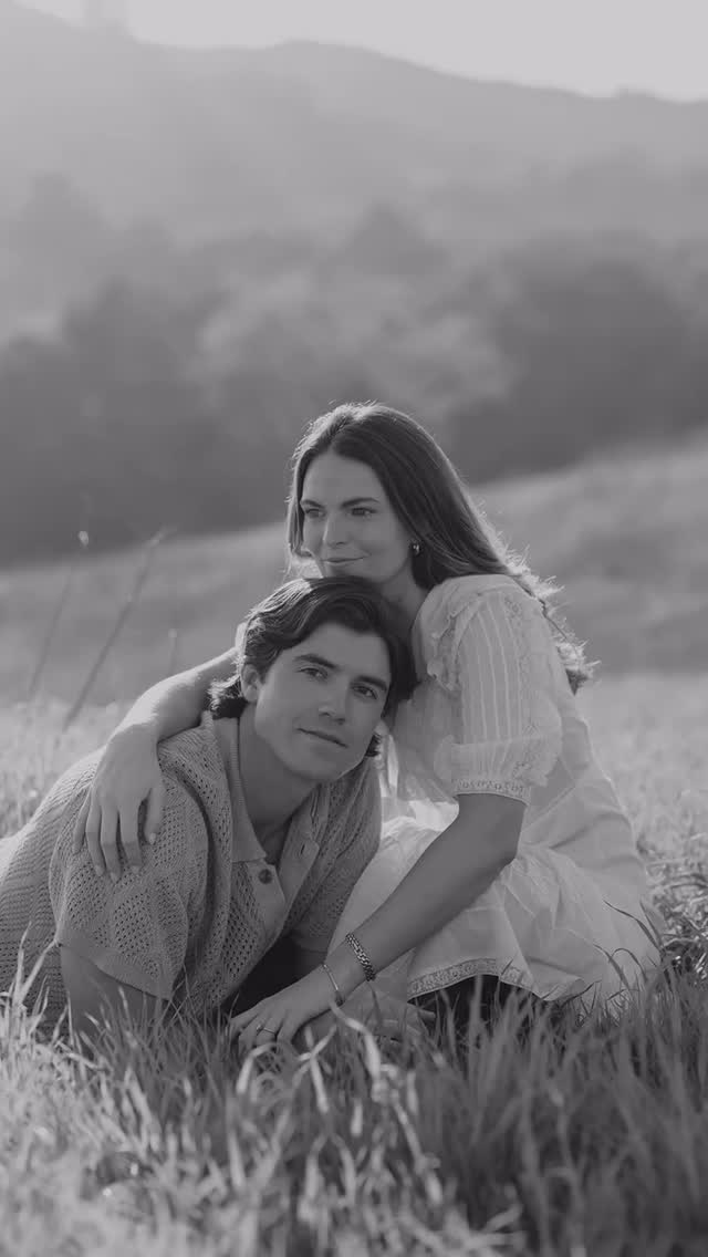 Every time we pick up our camera I can’t help but see scenes from a movie replaying over and over and so of course we channel that into our engagement session’s 🤍
#engagementphotography #socalengagementphotographer #orangecountyengagementphotographer #socalweddingphotographer #losangelesweddingphotographer