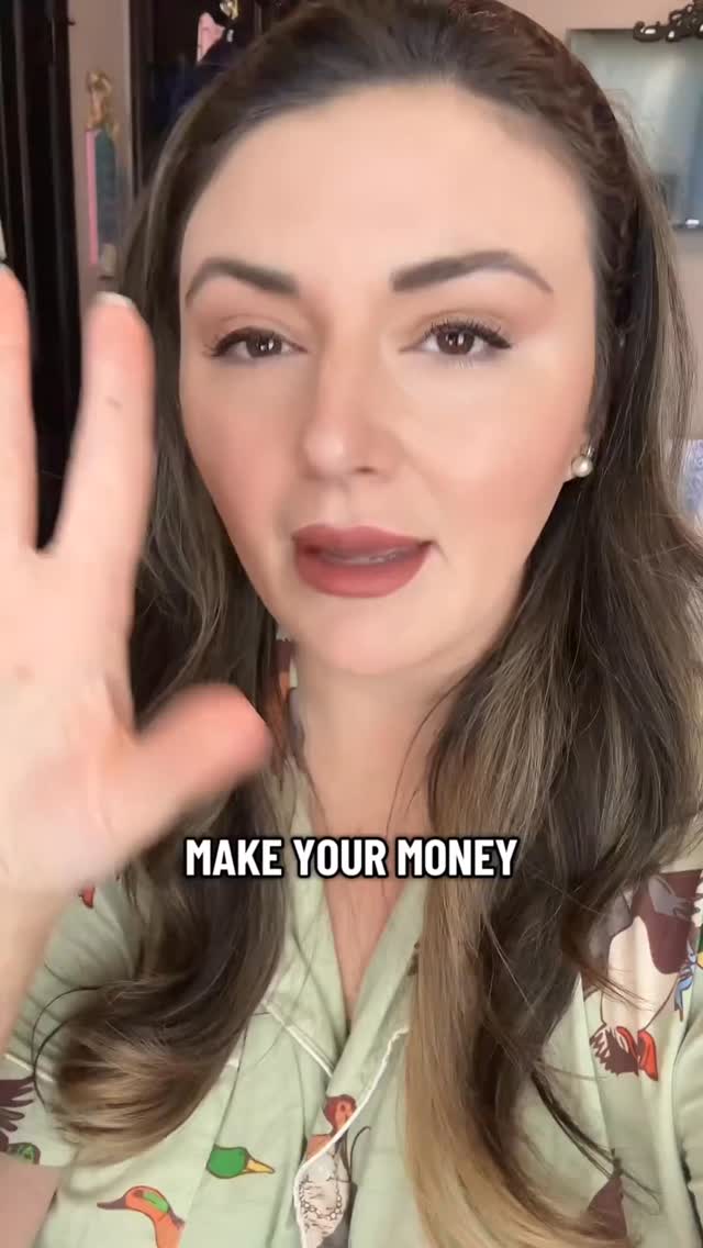 Obsessed with this artist crayon by @makeupforever . It’s a multi use product and this shade - Whatever Walnut is just perfect as blush, eye shadow, and lipstick
Comment SHOP below to receive a DM with the link to this post on my LTK ⬇ https://liketk.it/5rY5I #ltkbeauty #makeupforever #chronicallyfabulous #makeup #makeuplover